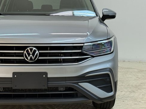 Used 2024 Volkswagen Tiguan SE image 11