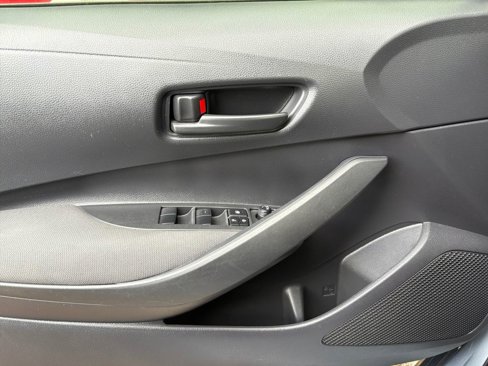 Used 2022 Toyota Corolla LE image 10