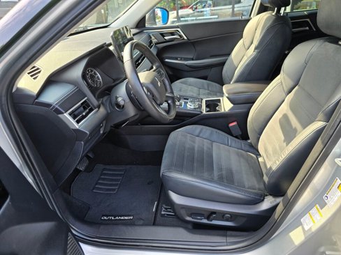 Used 2022 Mitsubishi Outlander SE image 11