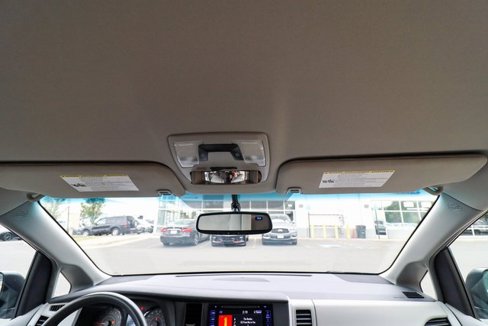 Used 2015 Toyota Sienna LE image 49