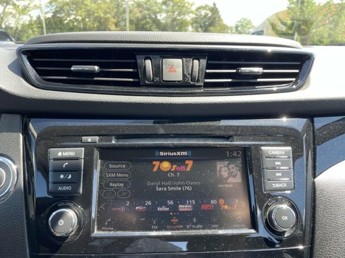 Used 2022 Nissan Rogue Sport SV w/ Technology Package image 27