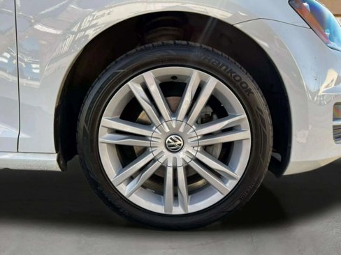 Used 2015 Volkswagen Golf TDI SE image 38