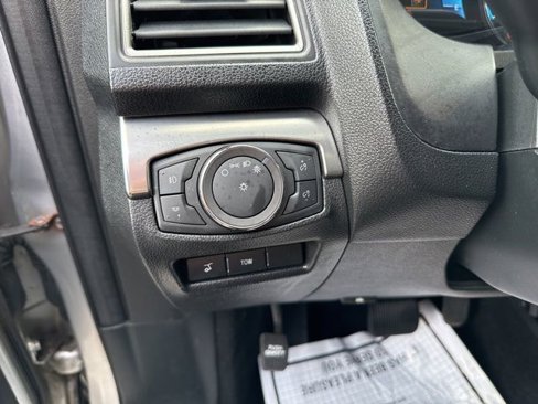 Used 2018 Ford Explorer XLT w/ Equipment Group 202A image 11