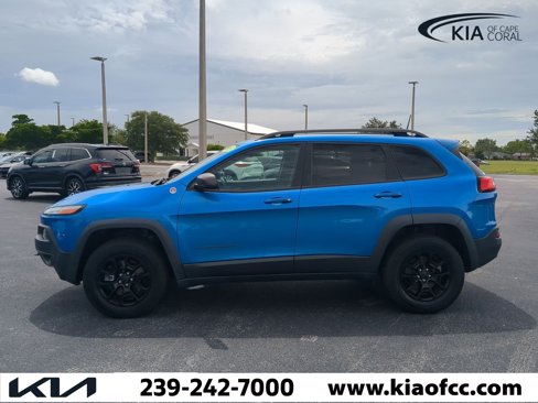 Used 2018 Jeep Cherokee Trailhawk image 8