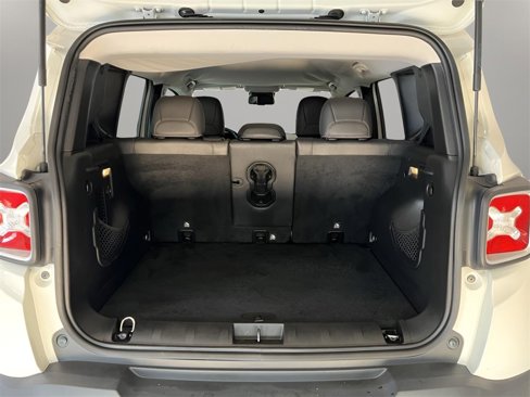 Used 2016 Jeep Renegade Limited image 13