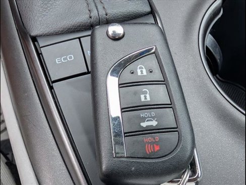Used 2022 Toyota Camry SE image 15