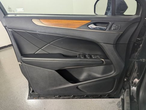 Used 2018 Lincoln MKC Reserve image 9