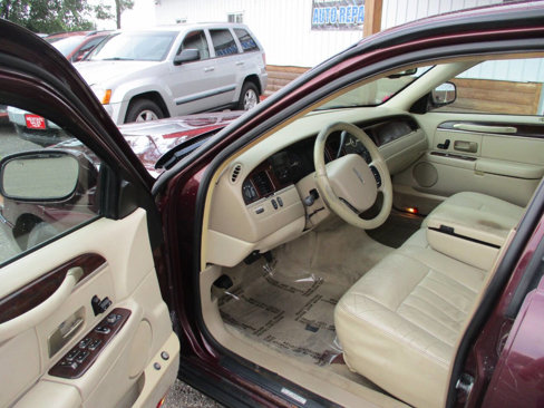 Used 2006 Lincoln Town Car Signature image 15