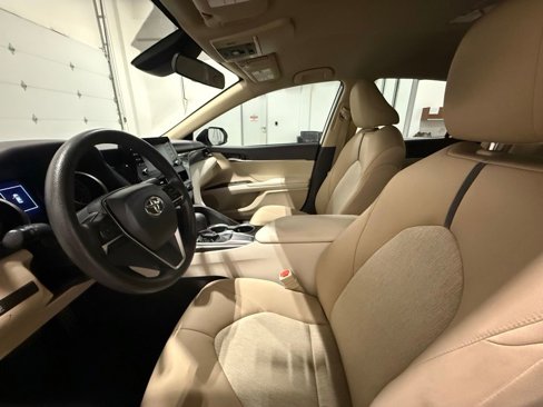 Used 2021 Toyota Camry LE image 15