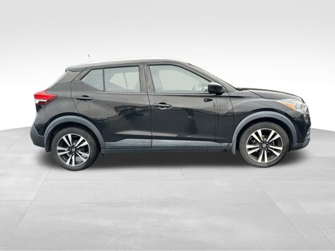 Used 2018 Nissan Kicks SV image 8