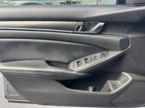 Used 2018 Honda Accord Sport image 17