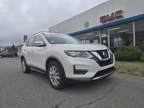 Used 2017 Nissan Rogue SV image 1