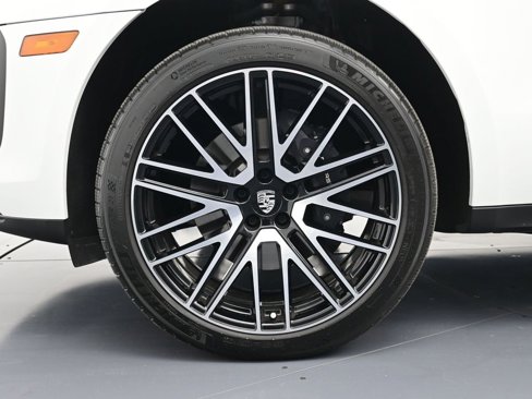 Certified 2025 Porsche Macan image 19