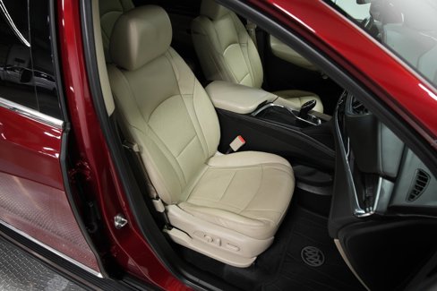 Used 2020 Buick Enclave Essence w/ LPO, Luxury Package image 19