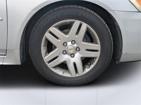 Used 2010 Chevrolet Impala LT image 11