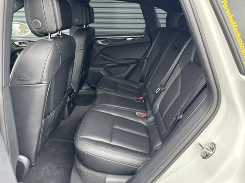 Certified 2025 Porsche Macan image 22