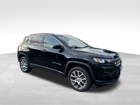 Used 2022 Jeep Compass Latitude image 11