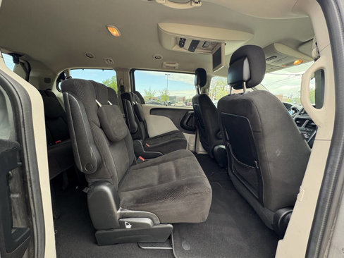 Used 2012 Dodge Grand Caravan SXT image 26