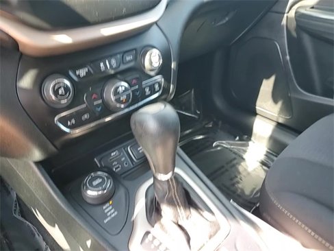 Used 2015 Jeep Cherokee Latitude w/ Comfort/Convenience Group image 23