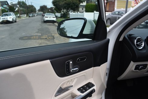 Used 2021 Mercedes-Benz GLB 250 4MATIC w/ Premium Package image 13