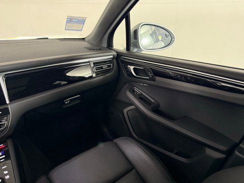 Certified 2024 Porsche Macan image 21