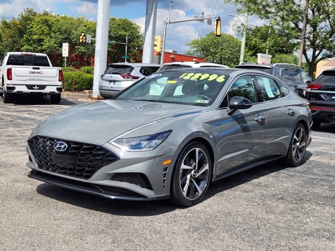 Used 2022 Hyundai Sonata SEL Plus w/ Preferred Accessory Package image 2