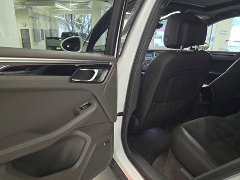 Used 2017 Porsche Macan image 14