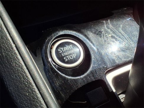 Used 2023 Nissan Versa SV image 13