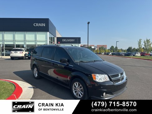 Used 2020 Dodge Grand Caravan SXT image 2