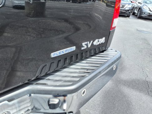 Used 2015 Nissan Titan SV w/ SV Value Truck Package image 5