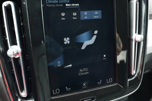 Used 2022 Volvo XC40 T5 Momentum image 22