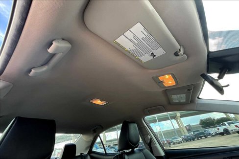 Used 2018 Toyota Corolla LE image 12