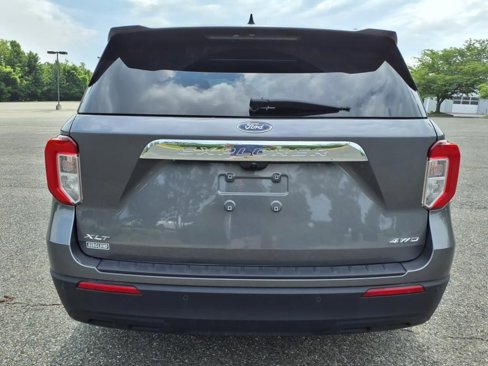 Used 2022 Ford Explorer XLT image 11