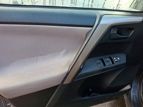 Used 2015 Toyota RAV4 LE image 13