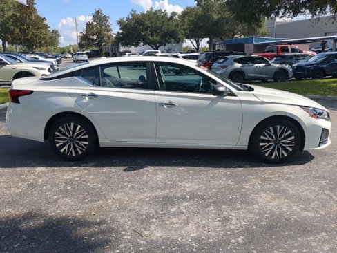 Used 2025 Nissan Altima 2.5 SV image 3