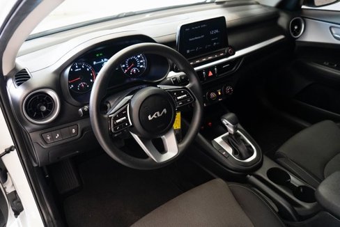 Used 2024 Kia Forte LXS w/ LXS Technology Package image 3