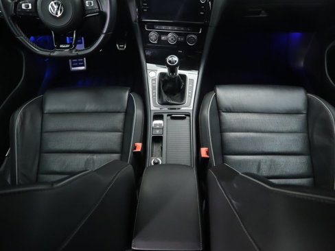 Used 2018 Volkswagen Golf R 4-Door image 17