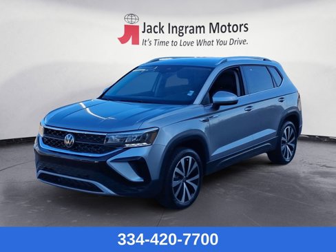 Certified 2024 Volkswagen Taos SE image 1