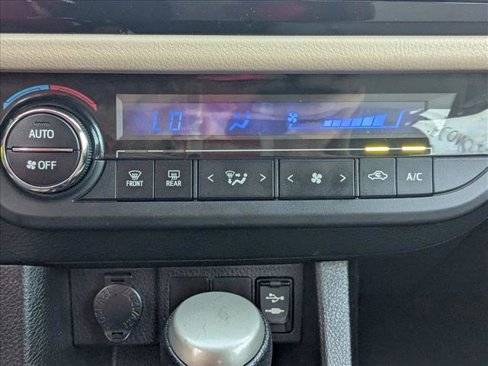Used 2014 Toyota Corolla LE image 5