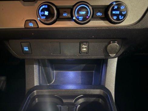 Used 2016 Toyota Tacoma SR5 image 22