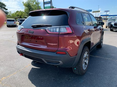 Used 2020 Jeep Cherokee Trailhawk image 3
