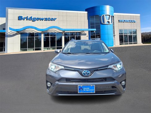 Used 2018 Toyota RAV4 XLE image 2