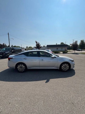 Used 2024 Nissan Altima 2.5 SV image 9