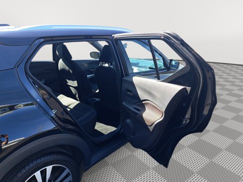 Used 2019 Nissan Kicks SV image 15