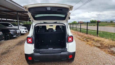 Used 2018 Jeep Renegade Latitude image 15