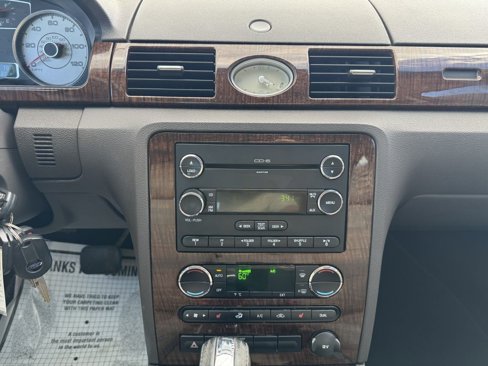 Used 2008 Ford Taurus Limited image 18