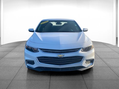 Used 2018 Chevrolet Malibu LT image 2