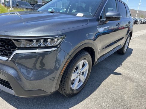 Used 2023 Kia Sorento LX image 11