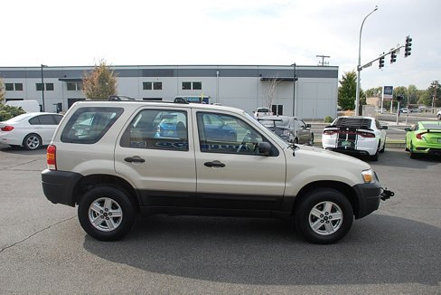 Used 2005 Ford Escape XLS image 6