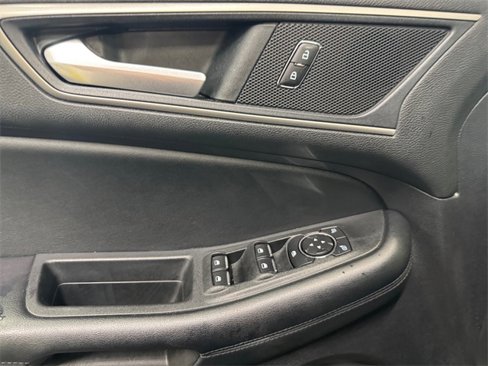Used 2022 Ford Edge SEL image 13